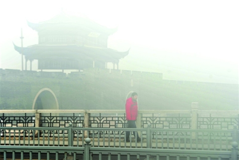 今天苏城依旧笼雾霾(图)