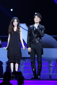 中歌榜首度唱响小巨蛋 万余歌迷引爆群星演唱会