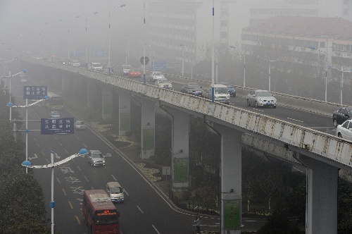 (社会)(1)山东济南:汽车限行应对空气污染