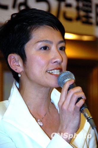 莲舫，女，日本国会参议员。出生在东京。2004年7月，莲舫获得92万张选票，当选为参议院议员，她是唯一一位有华裔背景的国会议员。