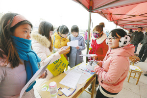 石家庄多行业现年前用工荒 兼职大学生走俏(图