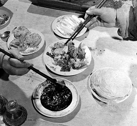 七十年前食客全聚德吃烤鸭(组图)