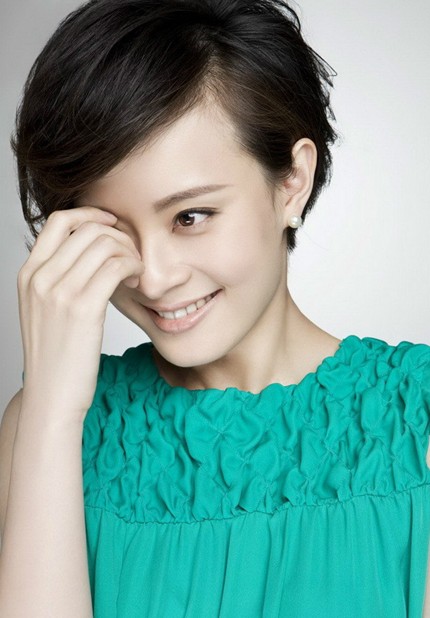 影视资讯 > 图文    扬子晚报讯 "甄嬛娘娘"孙俪以一身灰色轻薄丝质