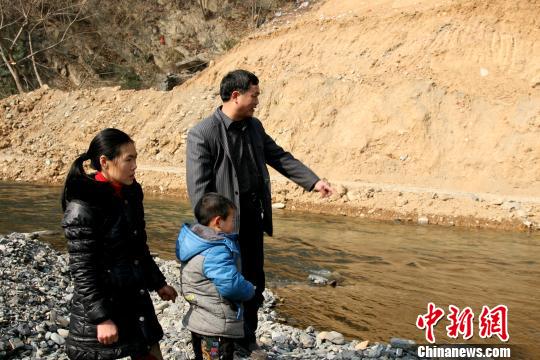 重庆56岁老教师跳河救溺水儿童被赞最美(图
