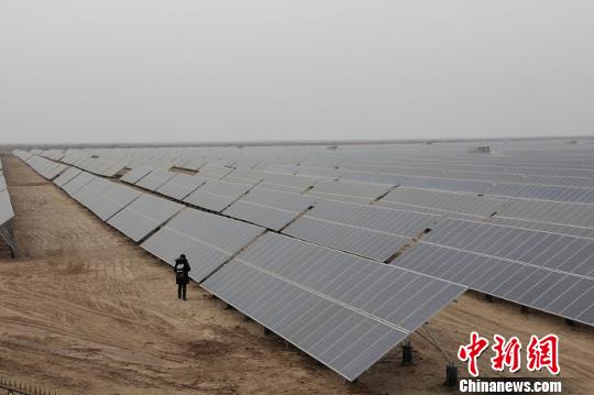 新疆兵团首批光伏电站并网 12.6万块太阳能板