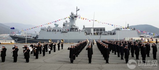 韩国海军举行仪式庆祝仁川号导弹护卫舰服役