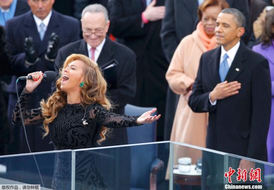 1月21日，美国连任总统奥巴马在华盛顿国会山举行公开宣誓就职仪式。为碧昂丝献唱。