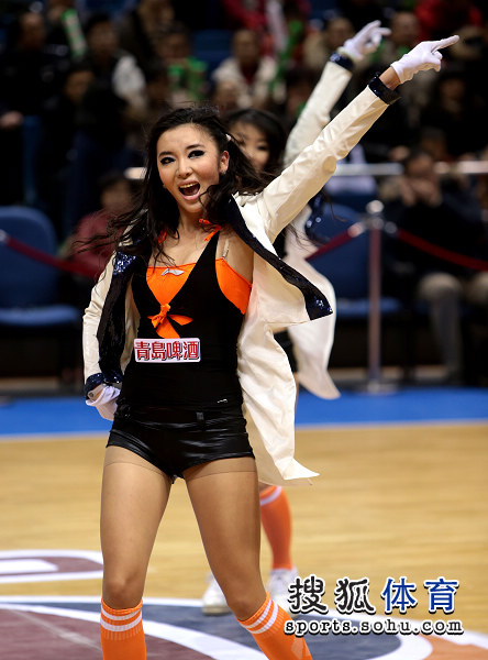 组图:北京篮球宝贝性感热舞 激情美女艳光四射