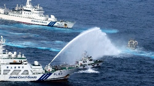 日本巡视船用水炮攻击台湾保钓船 台船还击