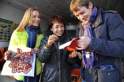#(社会)(2)外国留学生提前感受中国年味