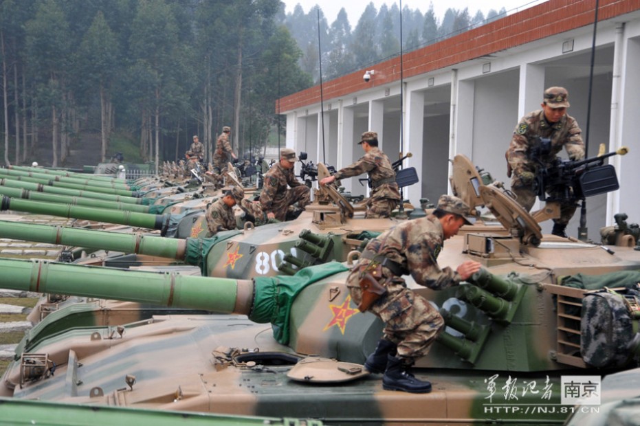 新坦克新战车:南京军区装甲武器相当先进(组图