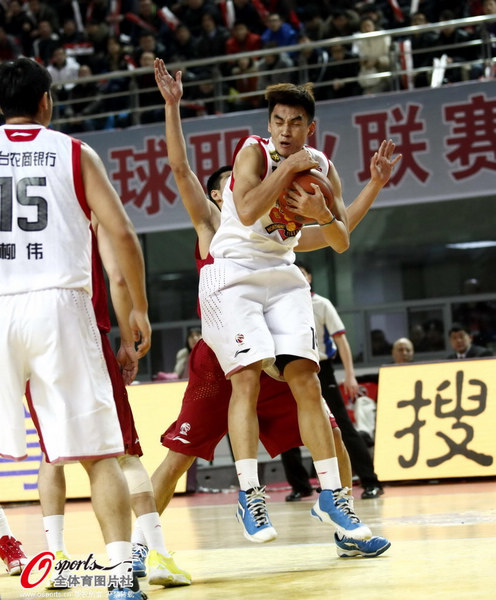张彪抢篮板; 图文:[cba常规赛]吉林vs浙江 张彪抢篮板