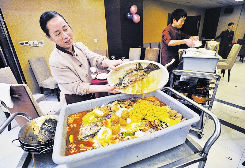 武汉酒店每张餐桌平均浪费一成 集体聚餐浪费最严重(组图)