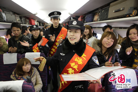 中国网1月26日讯 记者从铁道部公安局获悉,春运首日,全国各级铁路