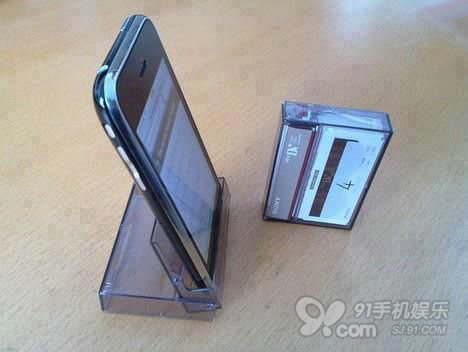 要完美DIY个复古iPhone支架 用废旧磁带盒就可以
