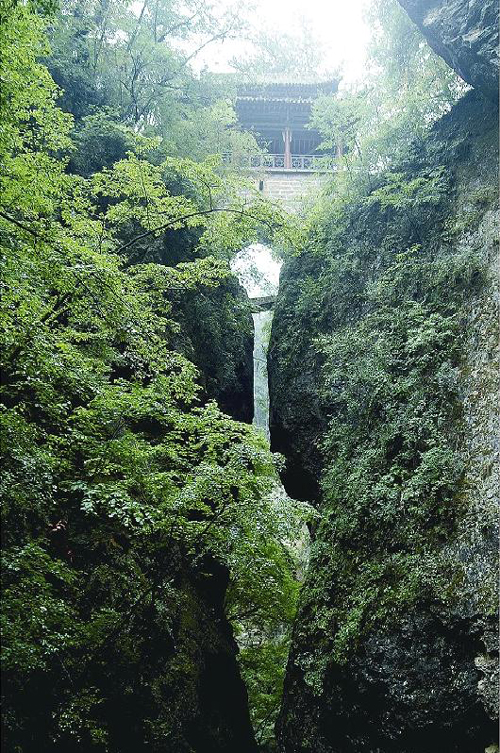 灵空山大量动人的民间传说与