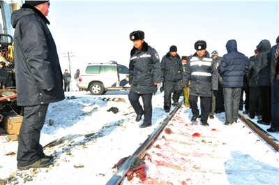 黑河火车客车相撞致9亡36伤 客车载客数未核实(组图)