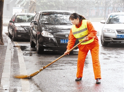 凌晨,街上只有扫地的声音(图)