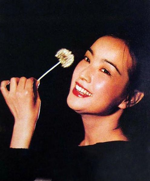 大陆早期美女：刘晓庆浓眉大眼。