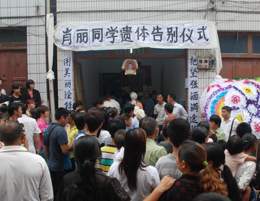 吉利收购沃尔沃的壮举."十年磨一剑,不敢试锋芒.再磨十年高清图片