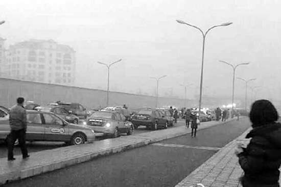 北京:路面结冰致2000余起车祸(图)