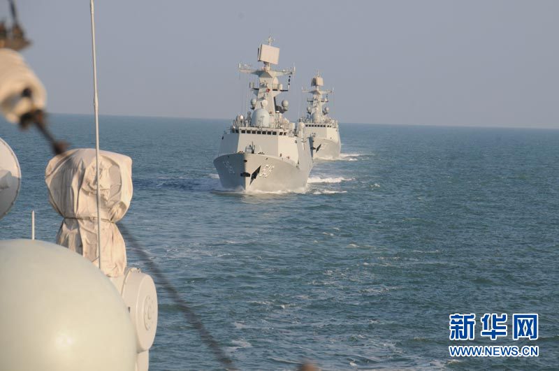 正在驶向西太平洋海域的中国海军舰艇编队。黎云摄