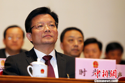 2月2日，上海市第十四届人大第一次会议闭幕。新当选的副市长时光辉生于1970年，成为国内首位70后副省级官员。中新社发 汤彦俊 摄