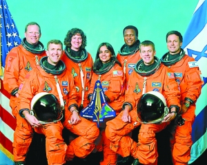 哥伦比亚号航天飞机上7名宇航员到死也不知