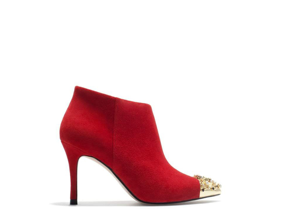 Zara推出两款红色高跟鞋迎中国年