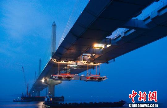 世界上最长最宽多塔斜拉桥嘉绍跨江大桥即将贯