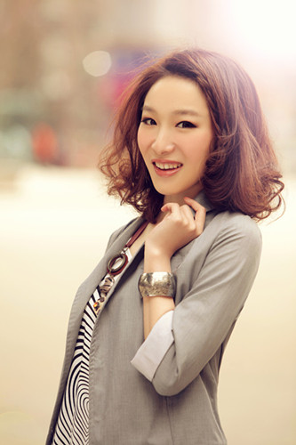 青年演员黄杨在剧中饰演一位善良勤劳,情感波折的餐馆女工戴梦梦.