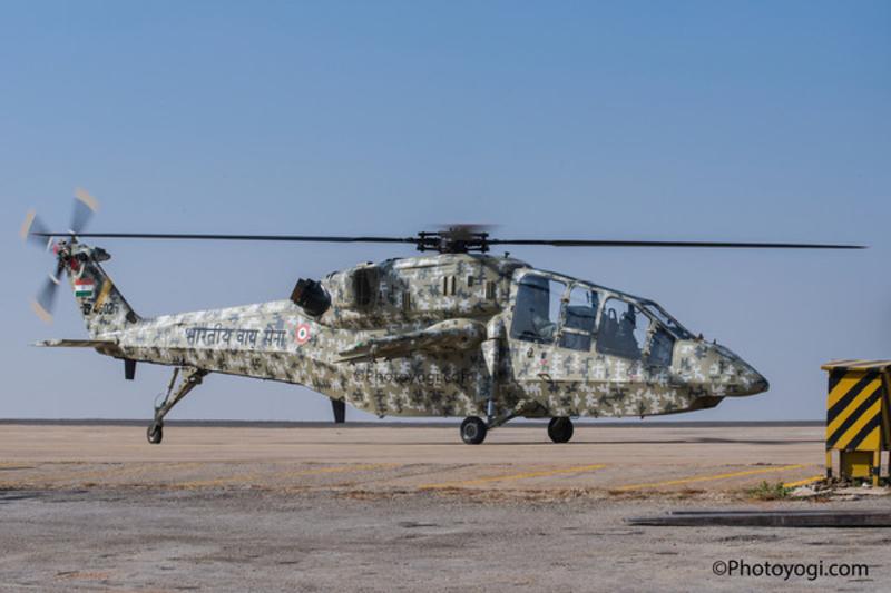 进行地面展示的印度lch武装直升机