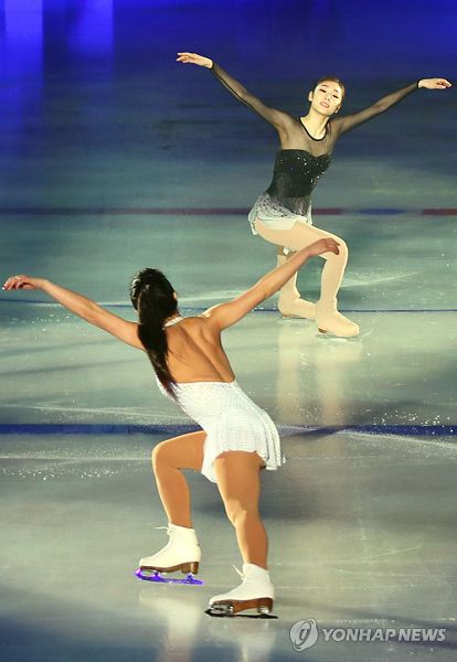 组图:冬季特奥倒闭金妍儿关颖珊同跳闭幕舞梅苑山庄滑雪场骑马图片