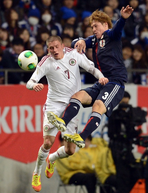 友谊赛:日本3-0拉脱维亚 酒井高德拼抢