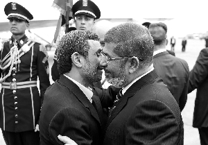 伊朗总统马哈茂德・艾哈迈迪-内贾德5日访问埃及，成为自两国断绝外交关系30多年以来首名访问埃及的伊朗总统。
