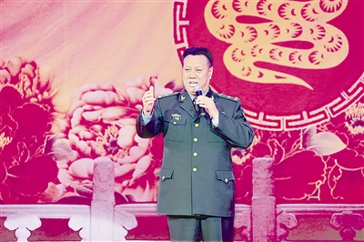 北京军区战友文工团团长,著名歌唱家刘斌为大家激情演唱《班长之歌》