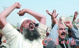 巴基斯坦人正在抗议美国使用无人机轰炸该国平民。