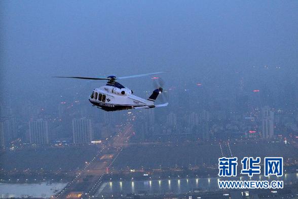 2月9日,警用直升机在北京上空巡逻.