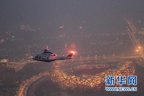 2月9日，警用直升机在北京上空巡逻。