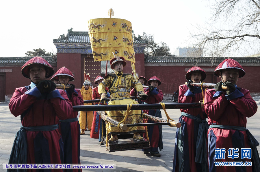 北京地坛庙会上演"皇帝"祭地(组图)