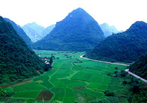 贵州喀斯特景区_喀斯特景观的基本特征_属于丹霞地貌名山的是