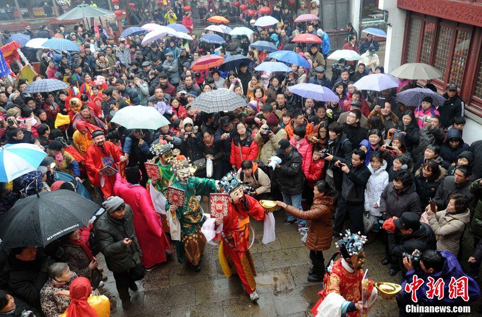 实拍全国各地正月初五"接"财神(高清组图)