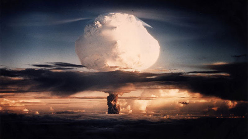 核弹爆炸升起蘑菇云:与天际浑然一体(高清组图)