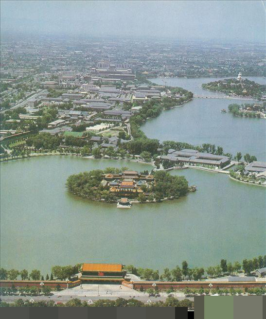 中南海仅指北京故宫西侧的两个连通的湖中海和南海。历史上北海、中海及南海统称太液池。中南海占地100公顷，其中水面约50公顷。