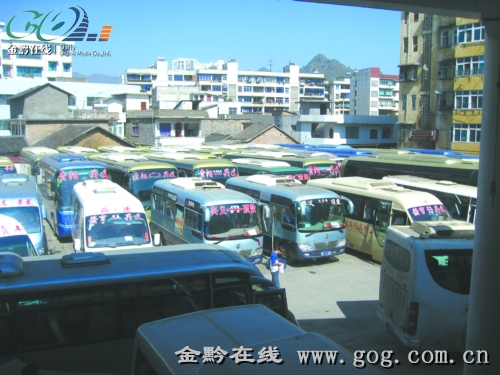 兴义客运东站,部分发往贵阳的客车停运.