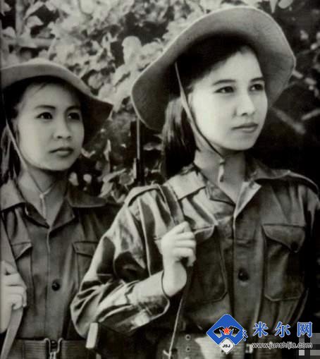 　　1984年我军在边境上捕获的两名越军女兵（传说还是战斗英雄），这是从她们身上搜出来的自己的照片