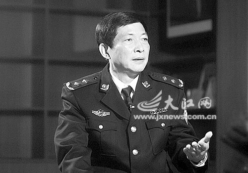 方府春接受新法制报采访组专访