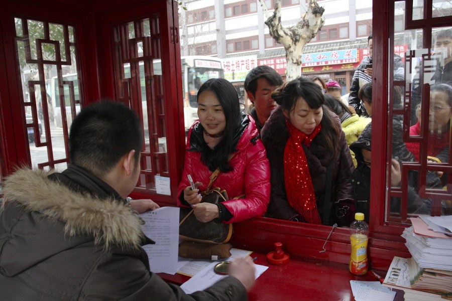 为免岳阳楼门票 上万游客突击背诵《岳阳楼记