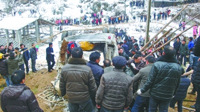 恩施自治州建始县官店发生一起特大车祸,事故导致9人死亡,10人受伤