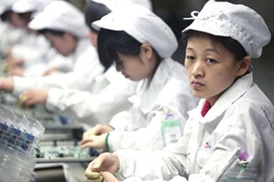 苹果代工厂女工被性骚扰低头流泪忍受(图)
